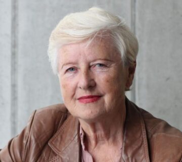 Prof. Anna Hogenová: Svet hlúpne. Ľudia nerozlišujú podstatné od nepodstatného. Cesta von? Existuje