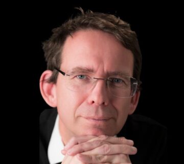 Prof. Petr Drulák O pár rokov žiadny ZÁPAD nebude! Verím v spoločenské zmeny... Dlhé roky pôsobil ako diplomat, vysokoškolský profesor. Pôsobil v zahraničí i v Čechách. Mojim hosťom v podcaste ODznova je profesor Petr Drulák.