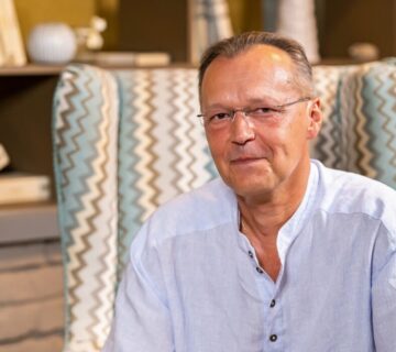 Kde hľadať istoty v neistých časoch Riešenia vždy sú. Je  istota iba ilúzia Je niečo isté v našom živote - Joli Litvaj