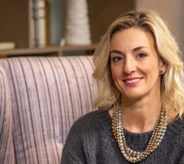 Vrásky pribúdajú, pleť ochabuje a hovoríte si, že skalpel to istí Netreba hneď plastiku. Skúste to inak... Starnutie je prirodzené...Tvárová joga