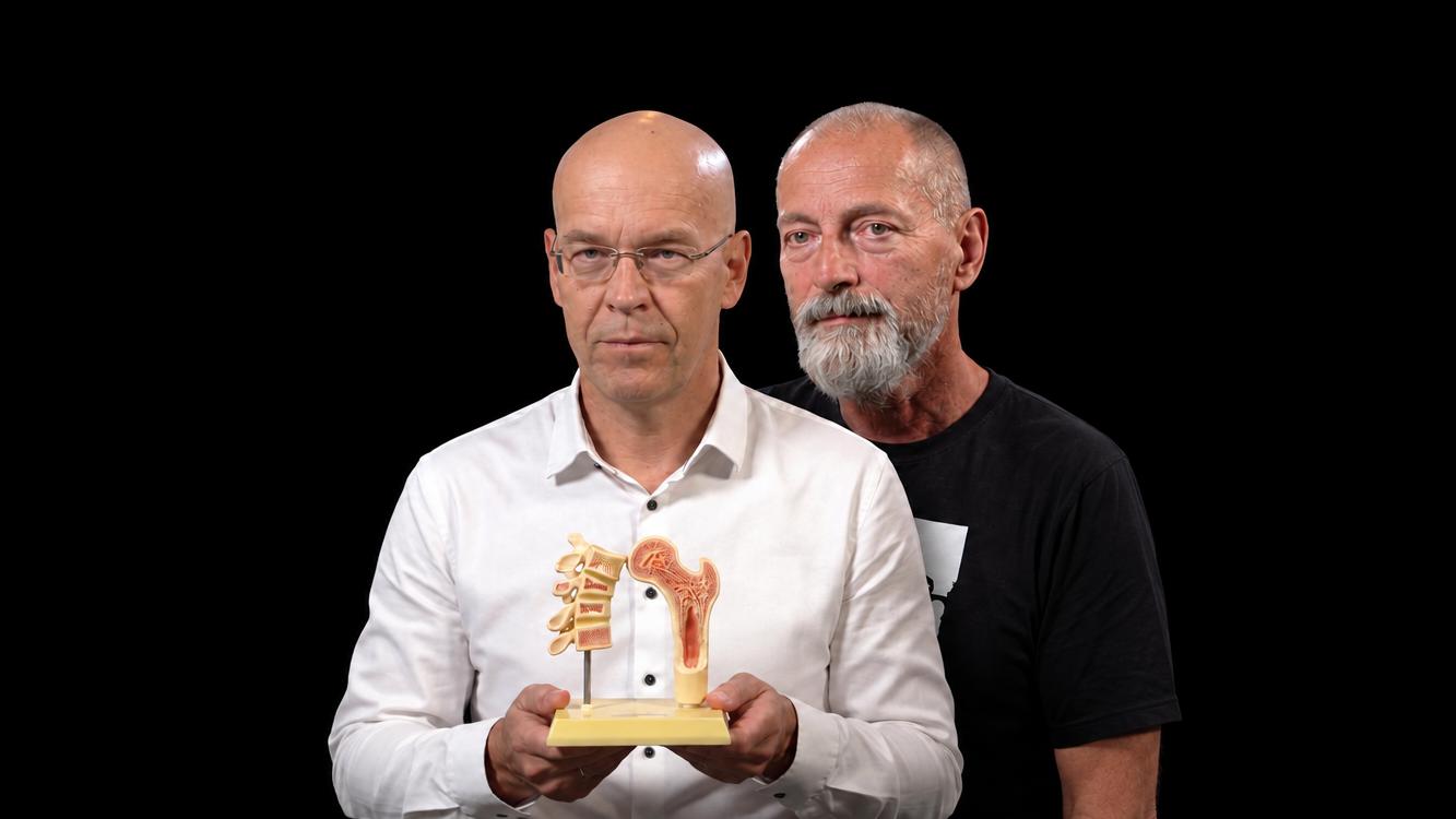 Kosti nebolia, až kým nepríde zlomenina Prečo riešiť osteoporózu včas Tichý zlodej kostí, osteoporóza MUDr Juraj Štekláč a Róbert Jung